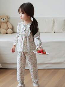 SHEIN Leap Crew Young Girls French Minimalist Floral Ribbon Bow Ruffle Decor Round Neck Long Sleeve Pants Princess Style Pajamas 2pcs Set, Family Vacation Casual Long Sleeve Floral Print Pajama Set, Sibling Matching Outfits (2 Sets Sold Separately) Pj Set For Girls Kids Sleepwear Pj Sets Kids - Apricot - View 1