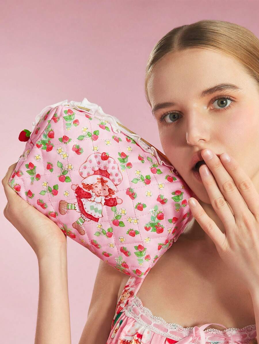 Strawberry Shortcake X SHEIN 1 件装可爱草莓荷叶边化妆包，收纳包，数码包，旅行整理包，小物件收纳包，度假旅行，甜美乡村风，少女风，送礼佳品 - 淺粉色 - 查看 1
