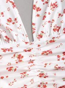 Sweetra 白色和红色碎花全图案针织和机织面料拼接深 V 领露背荷叶边下摆收腰迷你连衣裙，简约优雅甜美性感，适合春夏季休闲日常约会