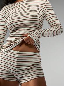 MISSGUIDED 羅紋針織條紋 2 件組居家服 長袖短版上衣 高腰短褲 協調套裝 彈性休閒運動風 夏季居家穿搭 - 白色 - 查看 4