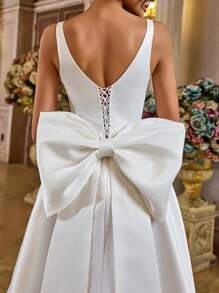 Glamrae 优雅浪漫不对称领口细肩带 V 型腰线褶皱超喇叭裙 U 型后背系带超大蝴蝶结装饰背部设计婚礼新娘礼服