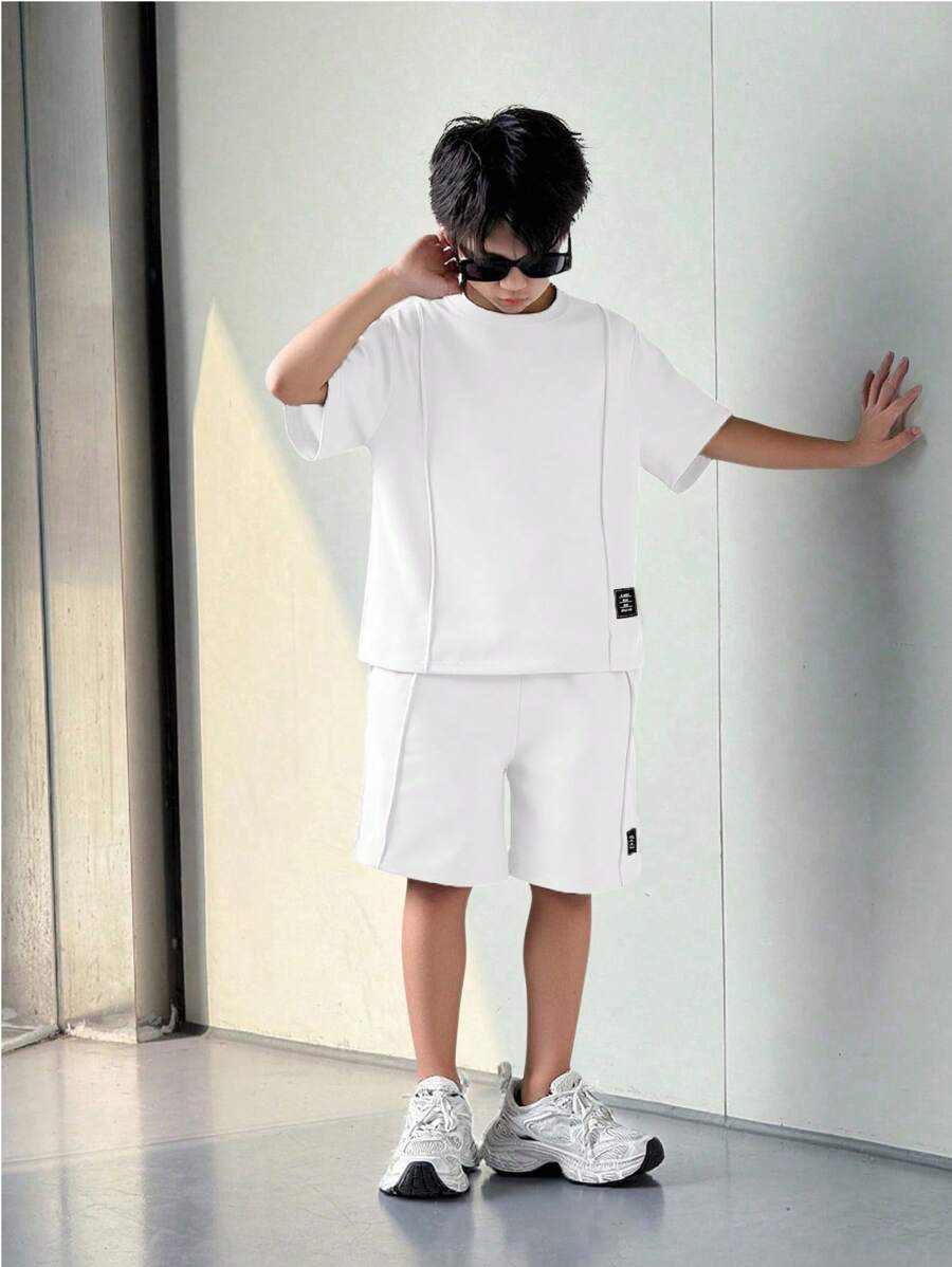 SHEIN 2 件套男童图案字母印花休闲短裤套装,适合日常和运动穿着 - 白色 - 查看 1