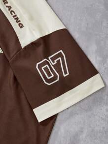 SHEIN T-shirt à manches courtes col rond pour adolescents, avec impression de numéros, de couleurs contrastées et de patchwork en style sport décontracté