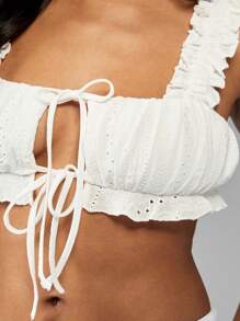 MISSGUIDED 英式刺绣荷叶边吊带短款上衣夏季海滩文胸褶饰孔眼蕾丝节日波西米亚风度假上衣，前部系带细节 - 白色 - 查看 5