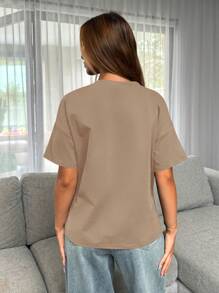 Siren Gaze تي شيرت نسائي بلون أحادي أمامي قصير وخلفي طويل ، بتصميم بسيط - كاكي - مشاهدة 2