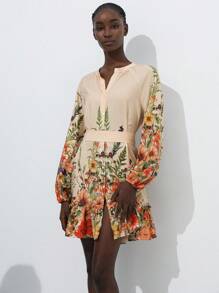 SHEIN Privé Vestido corto de manga larga con cuello redondo, cinturón y estampado de plantas verdes, multicolor