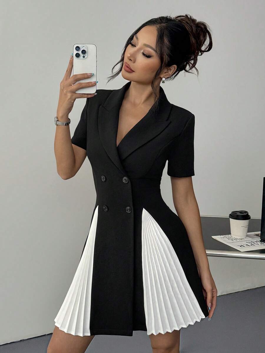 SHEIN Essnce 2025 年女士夏季服装，女士办公室服装和复活节连衣裙，优雅的黑色奶油白色撞色双排扣 A 字褶迷你连衣裙 - 商务休闲、早午餐、约会之夜、婚礼宾客和机场服装 - 黑與白 - 查看 1