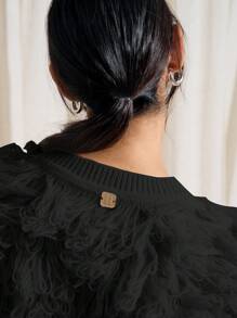 AiiRZ Top sin mangas de encaje texturizado de lujo con cuello en V, una prenda esencial para el otoño e invierno para ocasiones elegantes, fiestas y eventos, y como capa