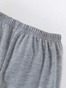 SHEIN Playful Pals 2 件装年轻男童幼儿休闲拼色字母图案 Polo 领短袖上衣 T 恤和海军蓝裤子套装，适合春季、秋季、日常休闲或户外穿着