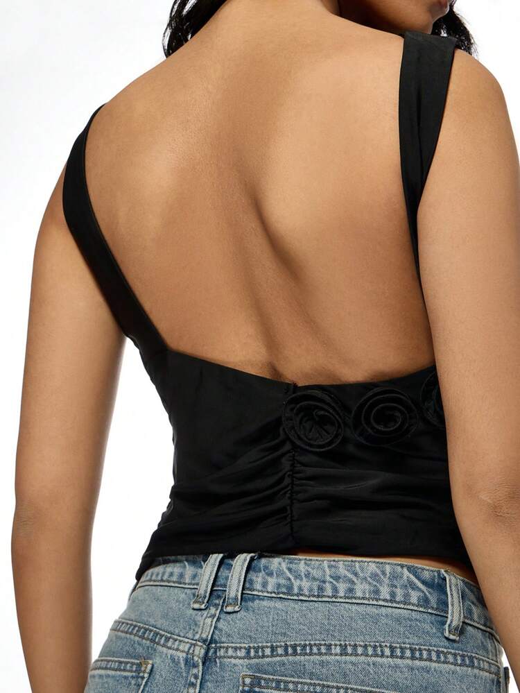 MISSGUIDED Ärmellose Bluse mit Ausschnitt und Rosendetail, Abendparty- und Clubwear, auffälliges asymmetrisches Design, raffinierte Sommerfashion