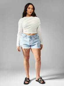 MISSGUIDED MISSGUIDED PLUS Distressed Denim Cutoff Shorts High Waisted Raw Hem Summer Festival Casual Beach Vacation Plus Size Jean Shorts With Modern Vintage Wash Frayed Edges