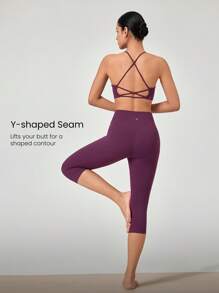 GLOWMODE 17" FeatherFit™ Crossover Waist Front Special Seam Cutie Capri Leggings Low Impact Yoga Studio Daily