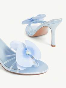 CUCCOO CHICEST 女士夏季新款鸢尾花圆头细高跟优雅浪漫浅蓝色缎面女士高跟凉鞋，适合正装、下午茶、约会、时尚派对、度假和海滩