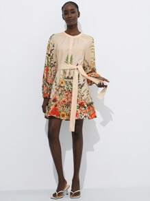 SHEIN Privé Vestido corto de manga larga con cuello redondo, cinturón y estampado de plantas verdes, multicolor
