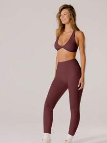 Aralina Leisurewear 粉彩粉色支撑深 V 活力扭纹短款上衣（带包） - 巧克力棕 - 查看 9