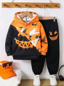 SHEIN Bộ 2 món/Bộ quần dài nỉ và áo hoodie họa tiết graffiti màu phong cách Halloween cho bé trai, rộng rãi ấm áp, thích hợp cho các dịp trở lại trường, sinh nhật, tiệc chào đón em bé, tiệc ngày lễ, mùa thu/đông, chất liệu nỉ dày dặn - Nhiều màu - Xem 1