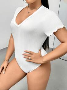 SHEIN Essnce Plus Size Women's Spring And Summer Fashion Casual Comfortable High Elastic Basic All-Match Daily White Texture Fabric V-Neck Short-Sleeved Bodysuit,Summer Outfits For Women,Curve Tops,Minimalist Style