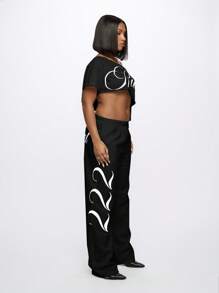 SUMWON WOMEN 露肩短款骑士文字印花 T 恤休闲复古酷炫都市街头服饰夏季春秋季节日 - 黑色 - 查看 7