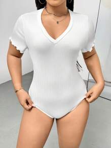 SHEIN Essnce Plus Size Women's Spring And Summer Fashion Casual Comfortable High Elastic Basic All-Match Daily White Texture Fabric V-Neck Short-Sleeved Bodysuit,Summer Outfits For Women,Curve Tops,Minimalist Style