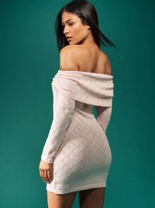 MISSGUIDED Vestido mini ajustado de manga larga con hombros descubiertos y diseño de diamante tejido, para fiesta de invierno, club y noche. Moda contemporánea. - Rosa - Ver 2