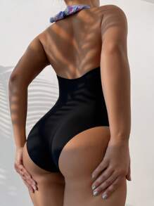 SHEIN Atuendo de verano para la playa para mujer, parte superior con estampado floral aleatorio combinada con pantalones fruncidos de unicolor, elegante traje de baño de una pieza