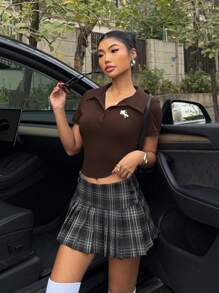 SHEIN EZwear Camiseta de manga corta con cuello polo marrón y bordado