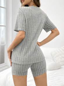 SHEIN Conjunto de pijama de mujer con top de manga corta de cuello redondo holgado y costilla de unicolor cepillada, talla grande shorts - Gris - Ver 2