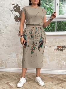 SHEIN LUNE Ensemble décontracté et minimaliste de deux pièces avec encolure ronde ample et impression vintage de plumes. Convient aux grandes tailles de femmes. Idéal pour le printemps et l'été. Jupe deux pièces, vêtements occidentaux pour femmes