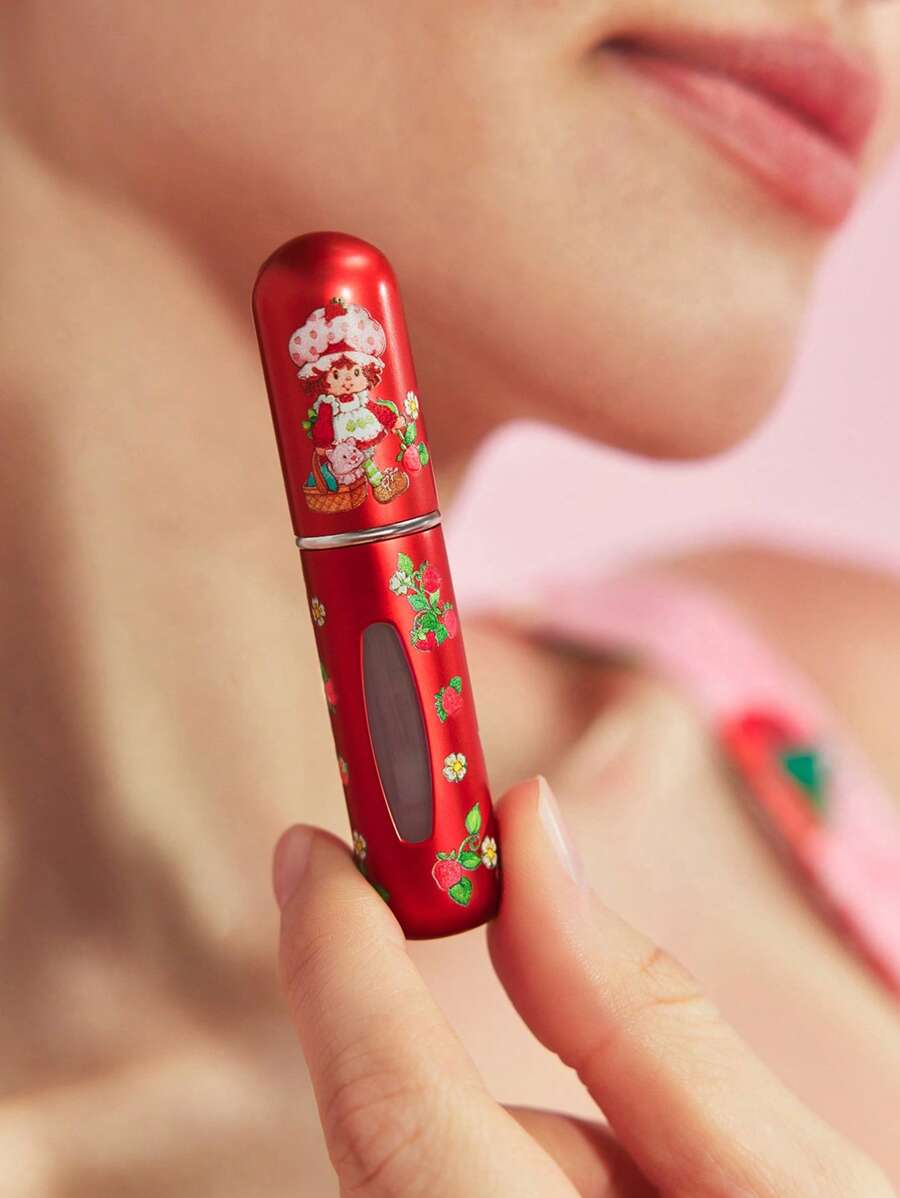 Strawberry Shortcake X SHEIN 1个5毫升/0.2盎司甜美草莓卡通喷雾瓶，底部可灌装液体，可用于盛装香水、护肤水和其他液体产品，瓶身小巧便于携带，是送礼佳品，适合情人节、假期等场合。 - 紅色 - 查看 1