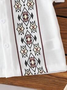 SHEIN 2 件套幼儿男童夏季休闲可爱印花衬衫上衣和短裤套装 - 酒紅色 - 查看 7