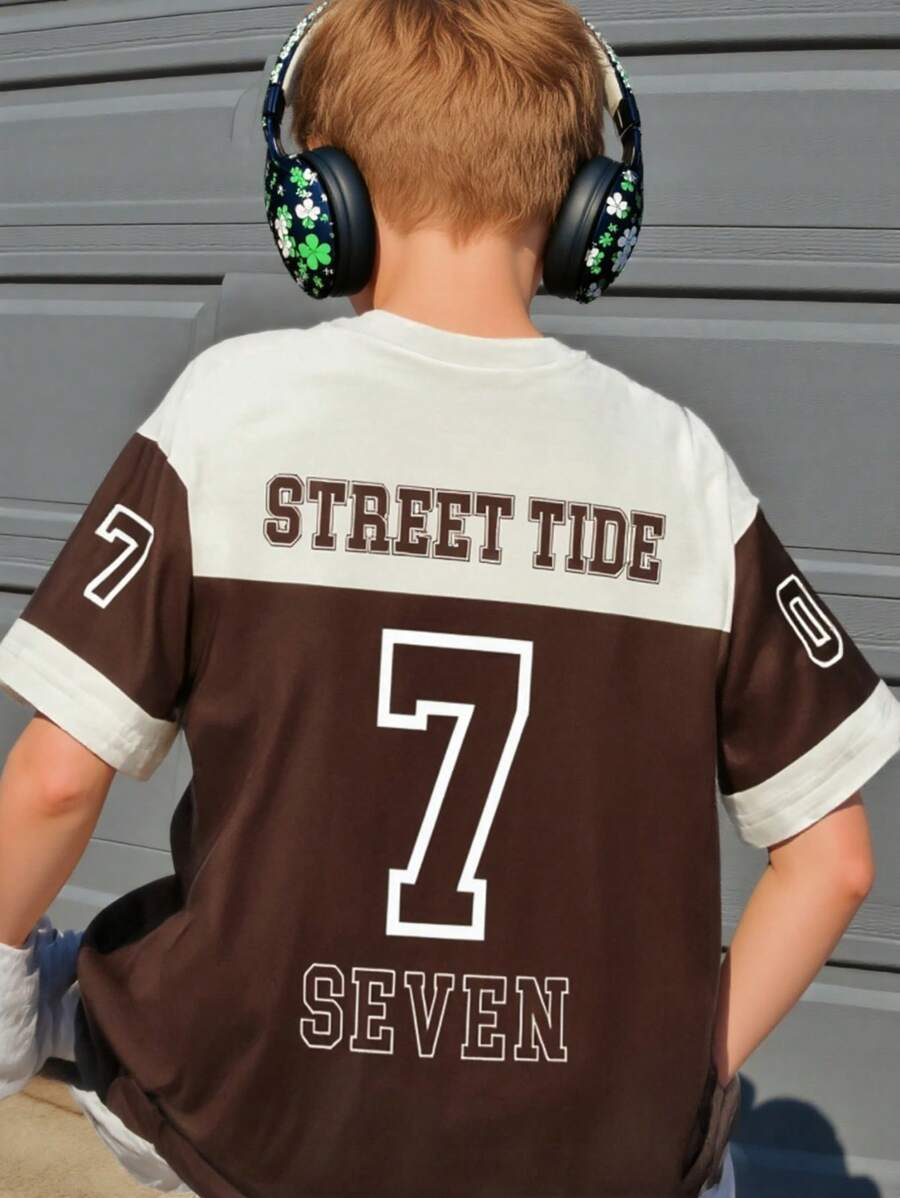 SHEIN T-shirt à manches courtes col rond pour adolescents, avec impression de numéros, de couleurs contrastées et de patchwork en style sport décontracté