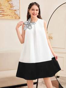 SHEIN Teen Girl 3D Floral Decor Colorblock Sleeveless Round Neck A-Line Dress - Black and White - View 1