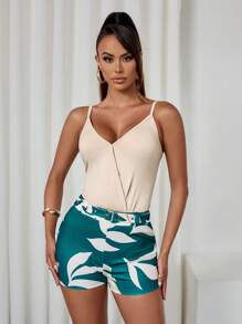 SHEIN LUNE Set de 2 piezas de top de tirantes y shorts con estampado floral elegante para vacaciones - Verde - Ver 3