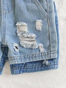 2 pièces SET DENIM DÉCHIRÉ pour garçon bébé CASUAL SIMPLE INDISPENSABLE EN DENIM. Short en jean avec taille élastique complète et détail de décoration à cordon de serrage, avec poches avant et poches plates à l'arrière.
