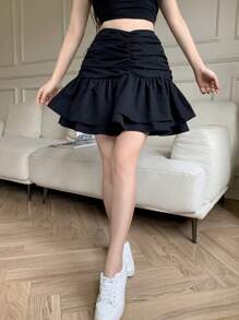 Modelyn Falda pantalón negra casual con pliegues en tela tejida, perfecta para el estilo diario. Esta versátil minifalda con volantes ofrece comodidad y un aspecto elegante.