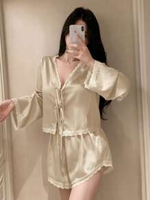 DAZY Conjunto de ropa de dormir de mujer con top de encaje y satén con lazo y shorts super mini