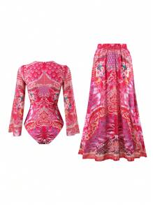 Swim Oasis Conjunto de ropa de playa de mujer que incluye una blusa de manga larga con cuello en V profundo y estampado floral aleatorio de tul, y un conjunto de tankini estampado con flores vintage. Elegante atuendo de verano para la playa.