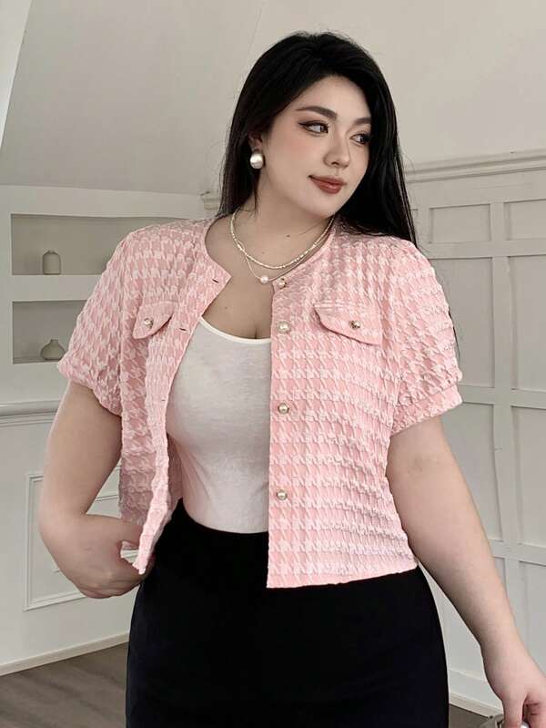 Dazy Plus Plus Size Crew Neck Pouch Decor Short Sleeve Houndstooth Textured Open Front Pink Blouse, Spring/Summer