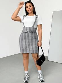 SHEIN Essnce Conjunto de 2 piezas de moda primavera y verano para mujer talla grande: camiseta blanca ajustada básica y falda de tirantes a cuadros blanca y negra, conjunto casual, cómodo, versátil, de silueta estilizada, atuendo de verano, conjunto lindo para curvas, ropa estilo Y2K - Blanco - Ver 7