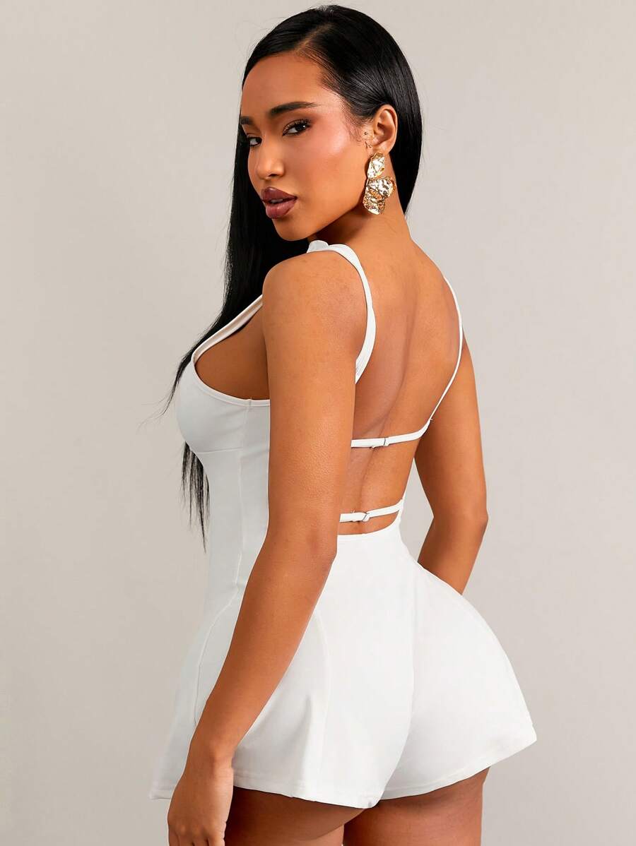 SHEIN SXY Frühling/Sommer Valentinstag Kleidung Eleganz Hochzeitsgast Alte Geld-BOHO Urlaub Weiß Hoch-Stretch Strick Quadratischer Ausschnitt Ärmellos mit Volant-Saum A-Linie Kurzer Slim Fit Romper