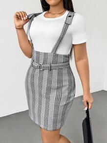 SHEIN Essnce Conjunto de 2 piezas de moda primavera y verano para mujer talla grande: camiseta blanca ajustada básica y falda de tirantes a cuadros blanca y negra, conjunto casual, cómodo, versátil, de silueta estilizada, atuendo de verano, conjunto lindo para curvas, ropa estilo Y2K - Blanco - Ver 2