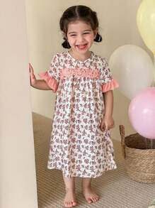 SHEIN Leap Crew Dozemod Baby Girl Baby Girl Floral Pattern Round Neck Ruffle Trim Loose Long Nightgown - Pink - View 1