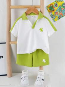 SHEIN 2 件套男童/女童拼接撞色可爱卡通小马印花 Polo 领短袖 T 恤和短裤套装，适合春夏季、户外玩耍、学校、街头风格、派对和休闲，性价比高 - 綠色 - 查看 3