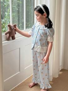 SHEIN Young Girls Cute Bear & Plaid Pattern Ruffle Trim Crew Neck Button Down Top And Pants 2 Pieces Pajama Set - Blue and White - View 1