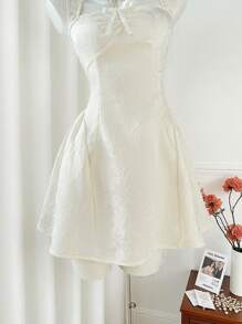 Sweetra 杏色精致 A 字型收腰性感迷你连衣裙，彰显精致简约的法式美学 - 杏色 - 查看 4