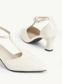 CUCCOO CHICEST 女士夏季新款简约T字镂空结构设计尖头粗跟方跟中跟通勤复古优雅正式百搭白色高跟鞋办公室工作装凉鞋