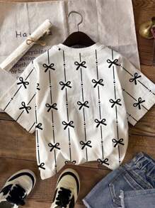 SHEIN Young Girl Cute Striped Bow Print Casual Minimalist Round Neck Short Sleeve T-Shirt, Suitable For Summer