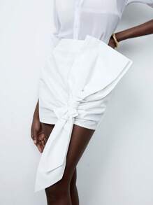 Lumivelle تنورة قصيرة فاشونية للسيدات بألوان صلبة وتصميم فيونكة - أبيض - مشاهدة 6