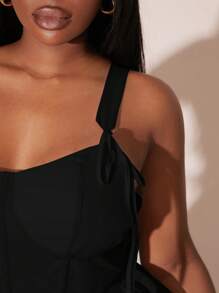 SHEIN SXY Plus Size Women Solid Color Valentines Day Bow Strap Deconstructed Split Visual Slim Waist Ruffle Hem Camisole Top, Suitable For Date Night, Birthday, Bachelorette Party, Cute, Casual, Shopping, Streetwear, Going Out, Easy To Match & Looks Slim, Accents Your Body, Flatters The Figure