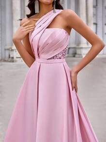 Aureia 优雅、浪漫、端庄、春夏、粉色、缎面、亮片拼接、不对称领口连衣裙、适合度假、婚礼宾客、舞会、正式晚宴礼服、派对礼服、晚礼服、长袍